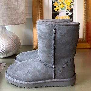 NIB, NWOT UGG Size 8 Women’s Classic Short II Grey